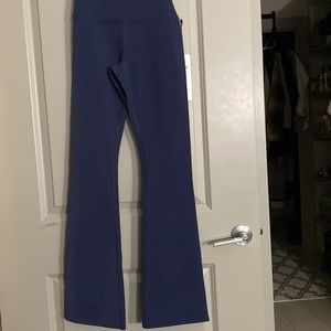 ALO yoga airbrush high waist flare legging NWT, in True Navy